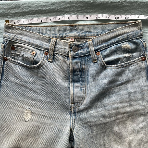 Levi’s Light Wash Distressed Ankle Jeans - Picture 7 of 9